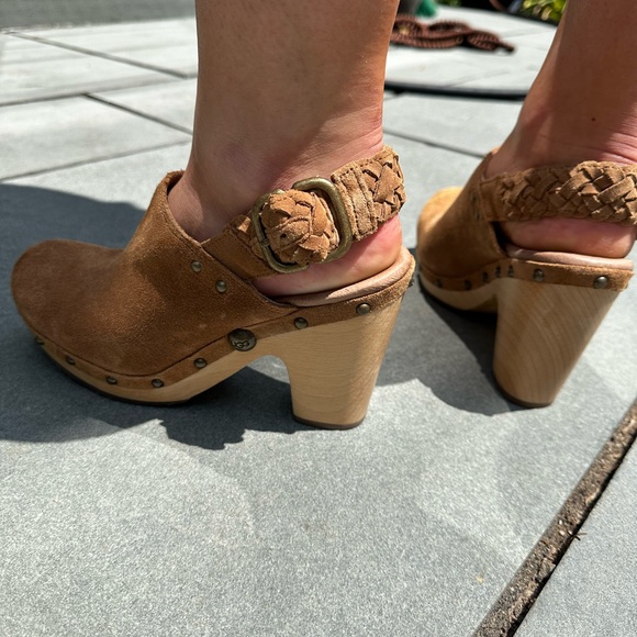 NWOT Ugg Australia Studded Dafni Clogs - Picture 3 of 9